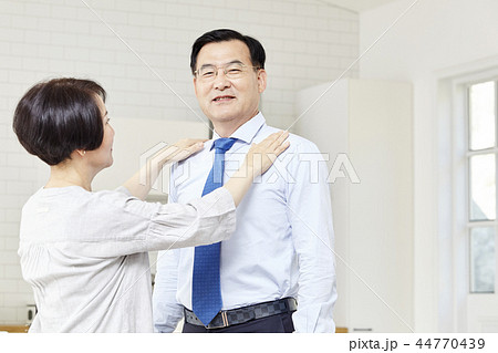 夫婦 ビジネスマン 準備 44770439