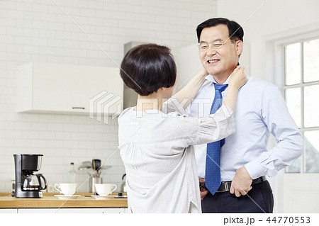 夫婦 ビジネスマン 準備 44770553