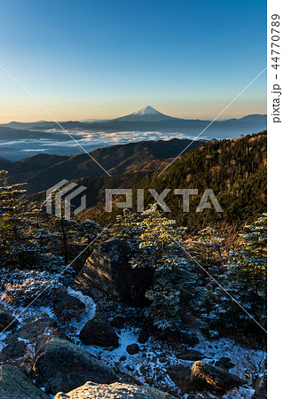 国師ヶ岳から夜明けの富士山 44770789