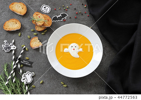 ハロウィンかぼちゃスープの写真素材