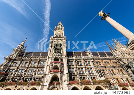 Neue Rathaus and Mariensaule - Marienplatz Munich 44772965