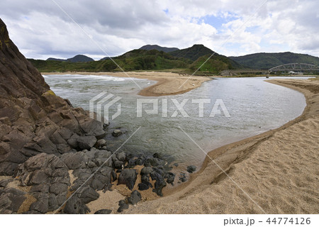 立岩 竹野川(京都府京丹後市丹後町) 立岩 竹野川(京都府京丹後市丹後町) 44774126