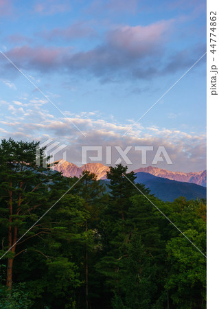 朝陽に染まる白馬連峰 朝陽に染まる白馬連峰 44774862