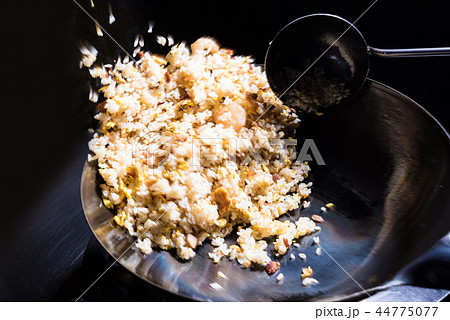 炒飯　調理中 44775077