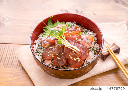 まぐろの漬け丼 44776799