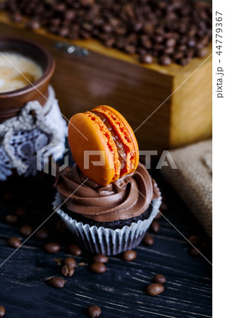 Chocolate cake with sweet hamburger. Cake on a wooden table 44779367