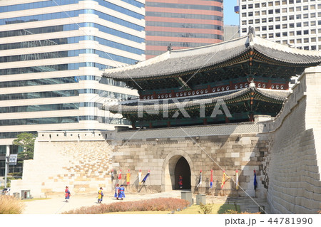 Namdaemun (Sungnyemun) Gate in Seoul, South Korea Namdaemun (Sungnyemun) Gate in Seoul, South Korea 44781990