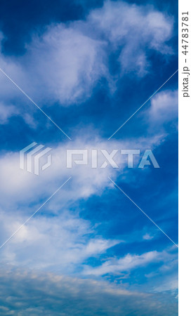 10月の空（縦） 44783781