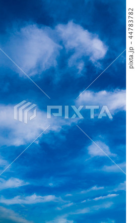 10月の空（縦） 44783782
