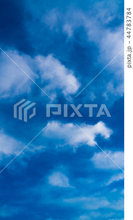 10月の空（縦） 44783784