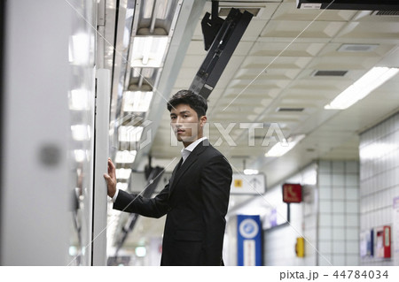 地下鉄 男 男性 44784034