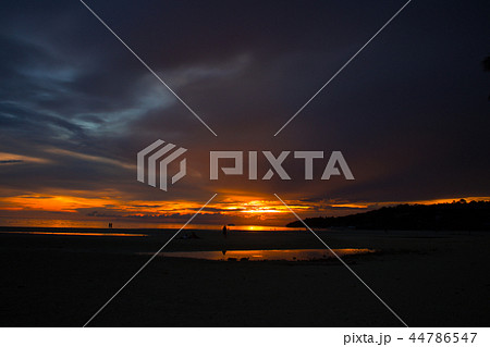海に沈む夕日 海に沈む夕日 44786547