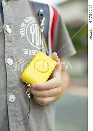 防犯ブザーと小学生 44789214