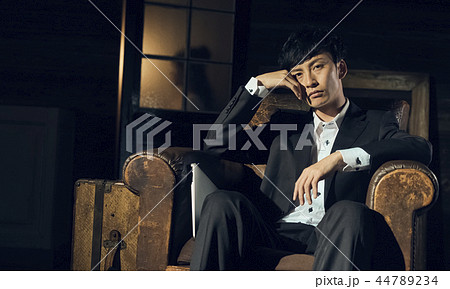 男性　ハードワークイメージ 44789234