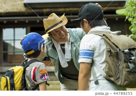 おじいちゃんと孫 44789255