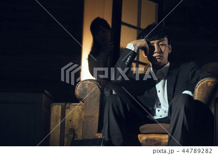 男性　ハードワークイメージ 44789282