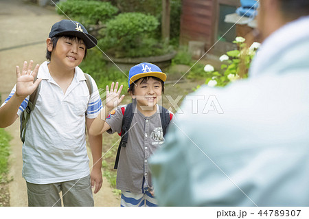 おじいちゃんと孫 44789307