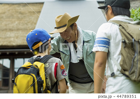 おじいちゃんと孫 44789351