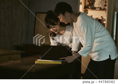 夫婦のライフスタイル 44789382