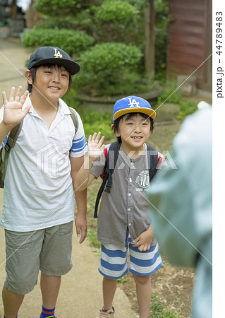 夏休みの男の子 44789483