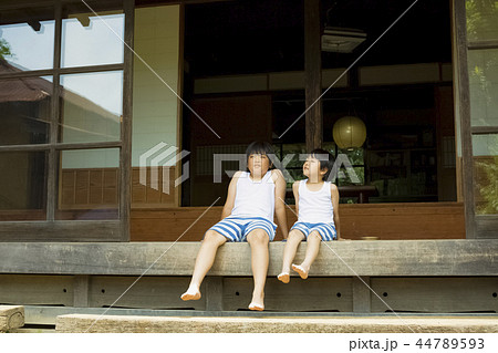 夏休みの男の子 44789593