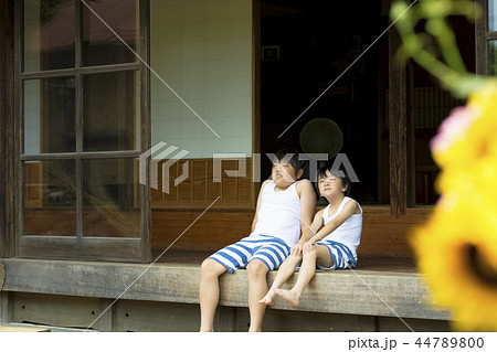 夏休みの男の子 44789800