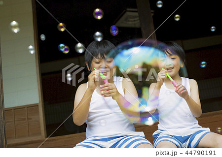 夏休みの男の子 44790191