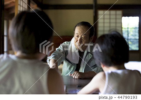 おじいちゃんと孫 44790193