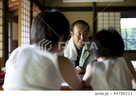 おじいちゃんと孫 44790221