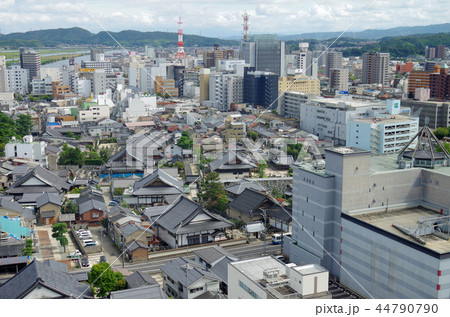 高層ビルから松江の街並の眺め 44790790