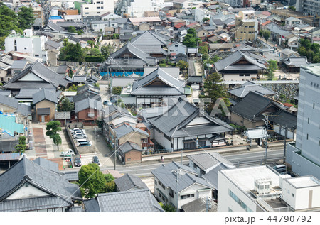 高層ビルから松江の街並の眺め 44790792
