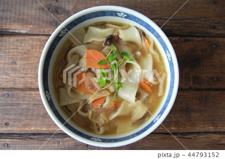 根菜たっぷりのけんちんうどん 根菜たっぷりのけんちんうどん 44793152