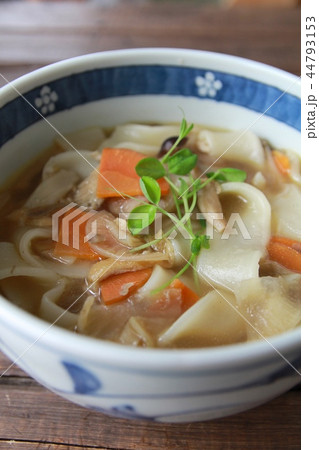 根菜たっぷりのけんちんうどん 根菜たっぷりのけんちんうどん 44793153