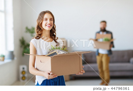happy young married couple moves to new apartment. 44796361