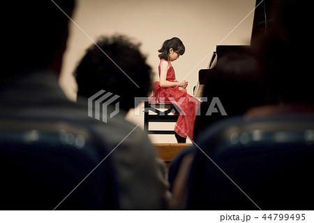 ピアノの発表会 44799495