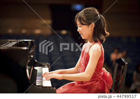 ピアノの発表会 44799517