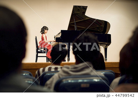 ピアノの発表会 ピアノの発表会 44799542