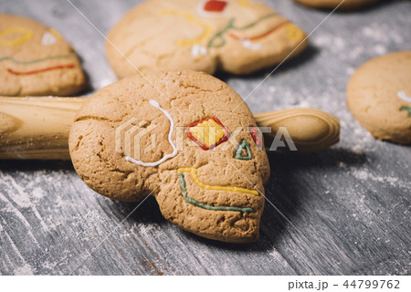 homemade skull-shaped cookies 44799762