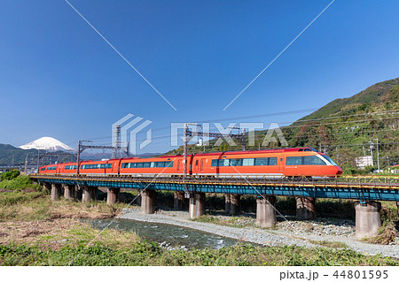 快晴・富士山とロマンスカー 44801595