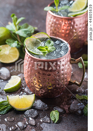 Moscow mule cocktail 44805639
