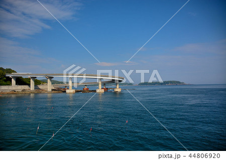 紀伊半島・紀伊大島に渡るループ橋、くしもと大橋の眺め（１） 44806920