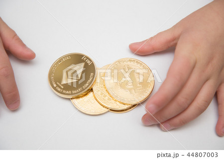 ビットコインと手元 44807003