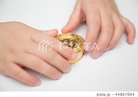 ビットコインと手元 44807004