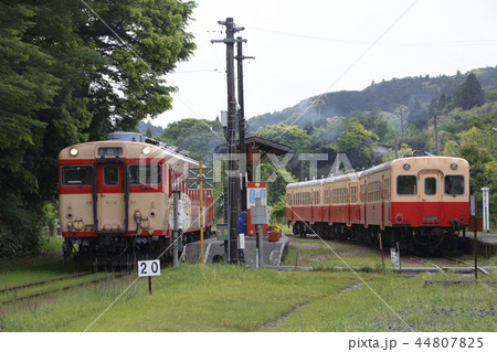 上総中野駅を同時発車する小湊鉄道・いすみ鉄道急行 上総中野駅を同時発車する小湊鉄道・いすみ鉄道急行 44807825