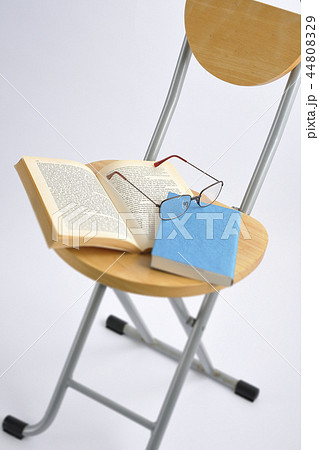 本を読む 本を読む 44808329