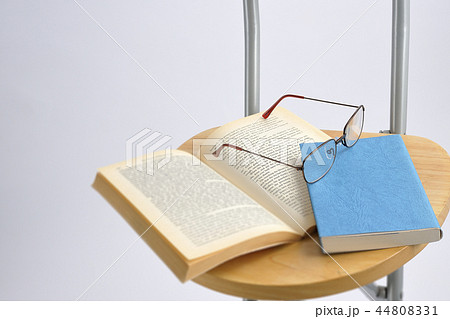 本を読む 本を読む 44808331