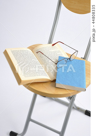 本を読む 44808335