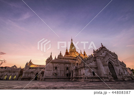 バガンのアーナンダー寺院夕陽 44808387