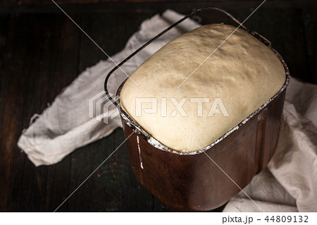 dough rises in the bowl, top view dough rises in the bowl, top view 44809132