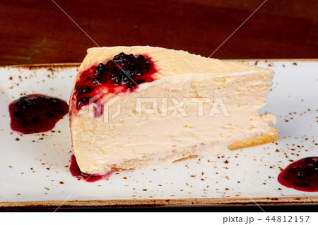 Cheesecake with berries 44812157